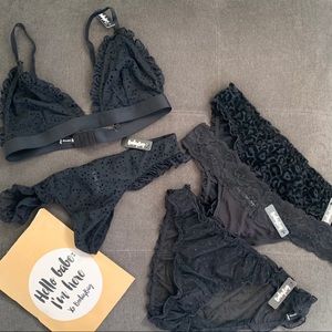 NWT XL Bootay Bag Bralette and 4 panties- NEW!